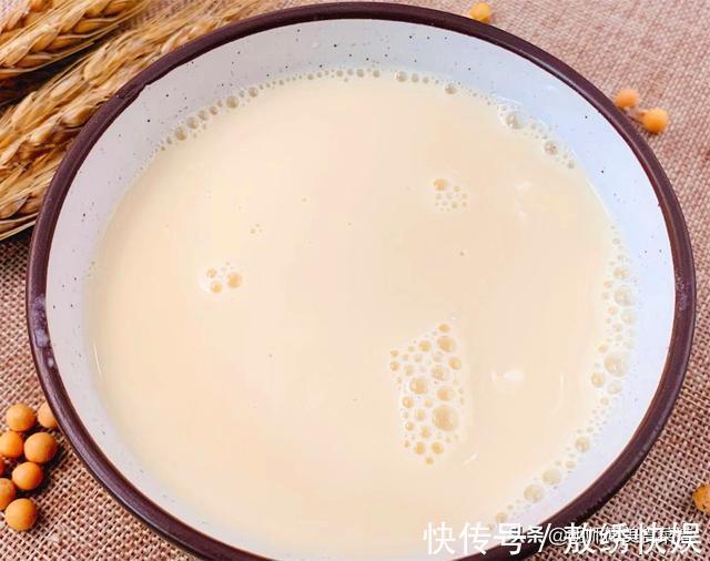 外行|打豆浆时，泡好的黄豆直接磨是外行！多加1步，豆浆又香又浓又滑