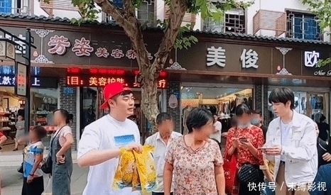 “螺蛳王”陈赫再出江湖，摆地摊卖螺蛳粉人气爆棚