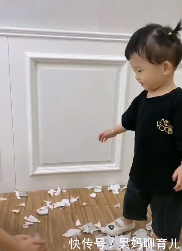 笑颜如花|妹妹撕碎哥哥的暑假作业,哥哥“欣喜若狂”,妈妈见状再买一本