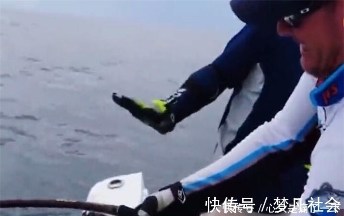 鱼线|是条大鱼，男子跟伙伴合力抬竿，鱼线突然断掉，男子崩溃躺船上