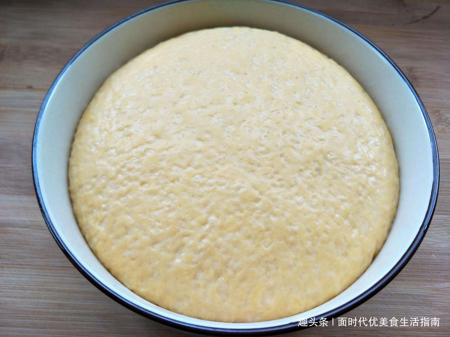 玉米面独特做法，开水一烫，不蒸不烙，松软又酥脆，比面包还好吃