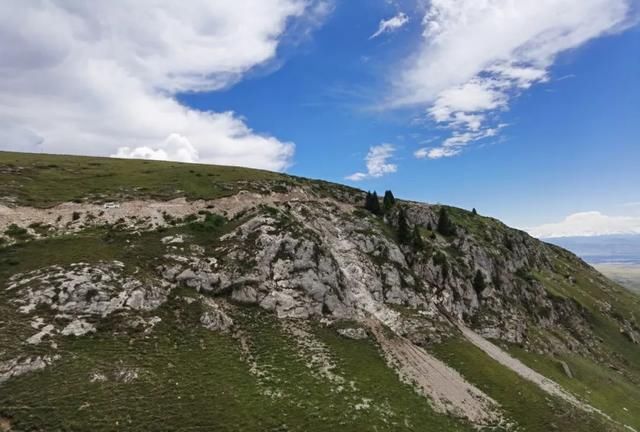 塔斯草原|阿克塔斯姑娘峰景区流传百年哈萨克族版梁山伯与祝英台的故事