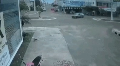 |搞笑GIF:是谁说喜欢苗条的妹子 你们看看这位美女怎么样?