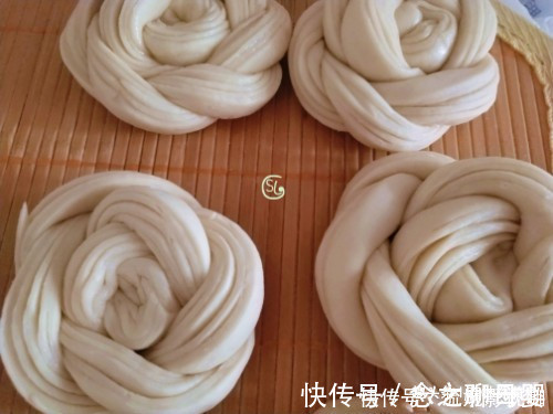 发面|发面不要只放酵母了,多加一料,做出的花卷,蓬松暄软,层次多