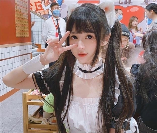 蔡萝莉|蔡萝莉只配“口罩脸”？看到她的真实素颜，粉丝：劝黑粉善良！