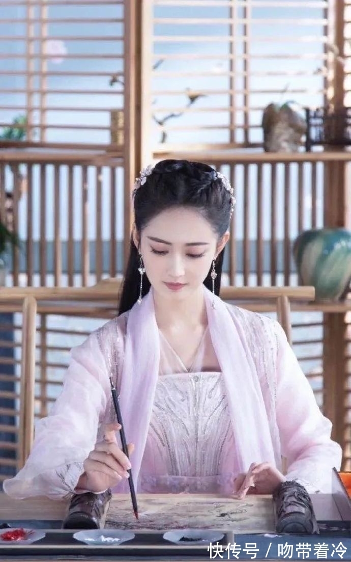 唐李贺@笔下幽思难落纸,且将轩窗倚,琼芳袅娜飘摇,枝上梅儿丽