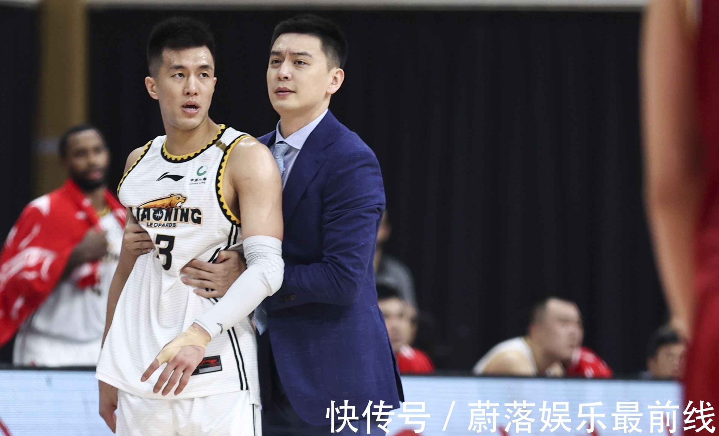 北京首钢|郭艾伦2次把他逗得哈哈大笑:1,我们关系“疏远”了!2,我嘴碎