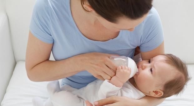 母乳亲|用奶瓶喂和母乳亲喂有什么不同?看过区别,答案显而易见