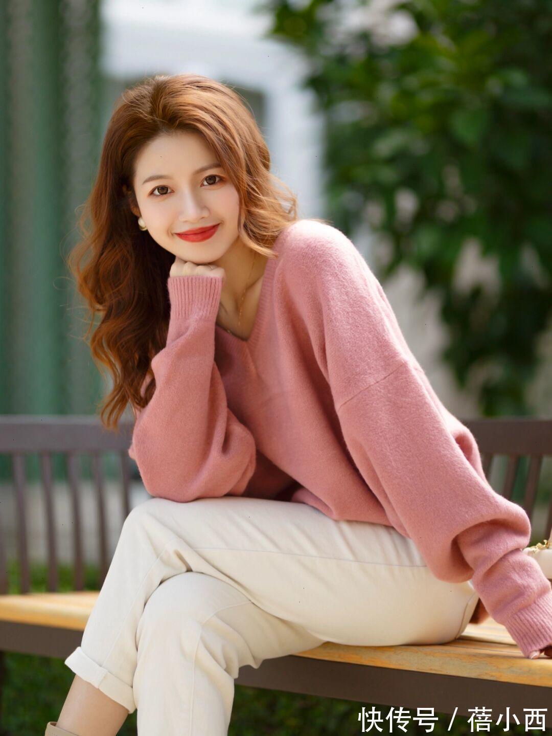 阔腿裤|今年流行“毛衣+裤子”,搭配小黑裤、牛仔裤、阔腿裤保暖又时髦