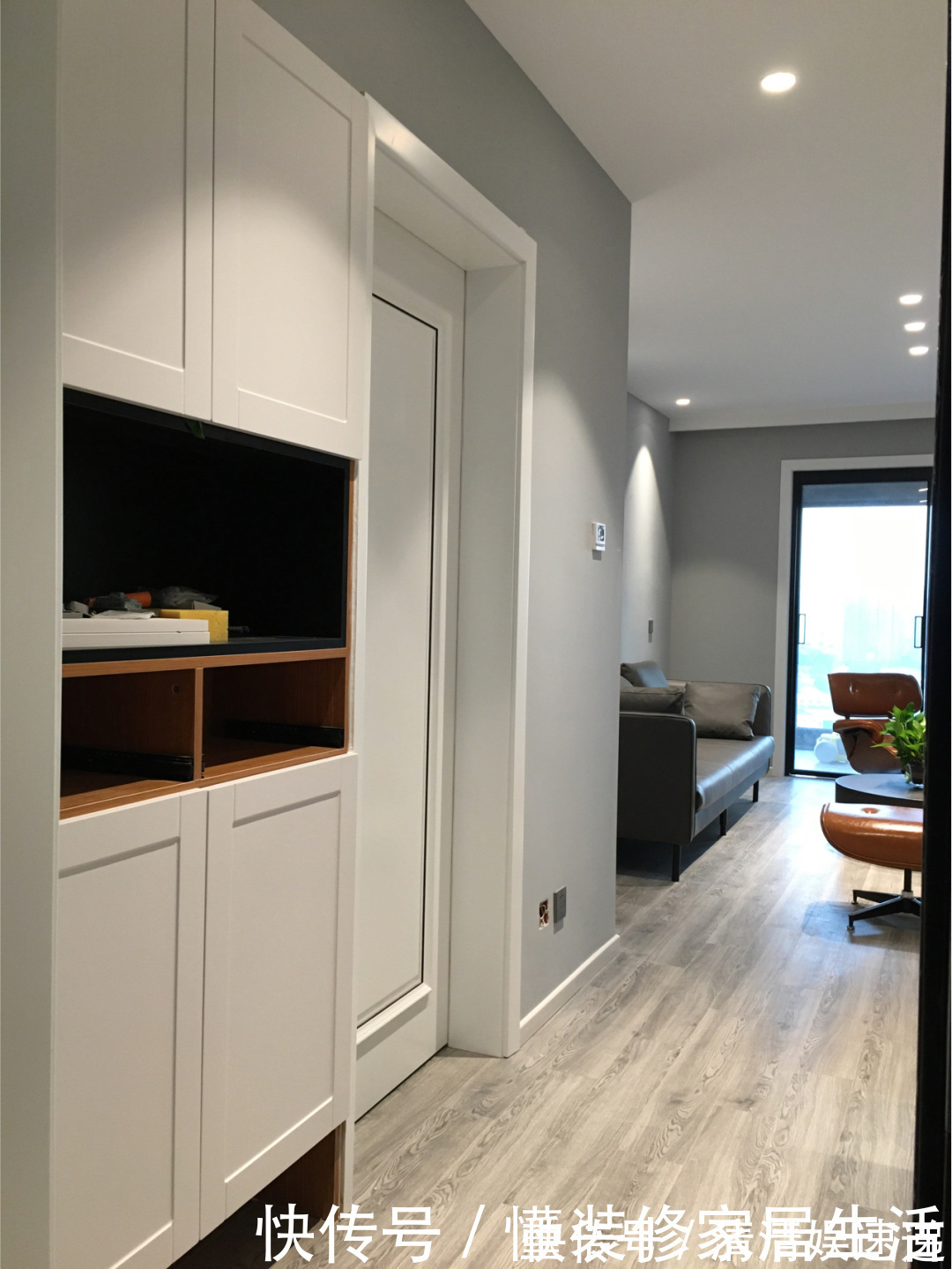 时尚|现代风的新房装修完工，入户就被迷住了，简单的装修居然这么好看