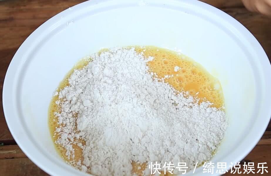 女子把“香蕉”做成以下小吃,带去公司,同事尝后马上预定10斤