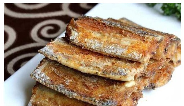 给鱼去腥，有人加酒有人加醋，都不对，大厨教你正确做法，太香了