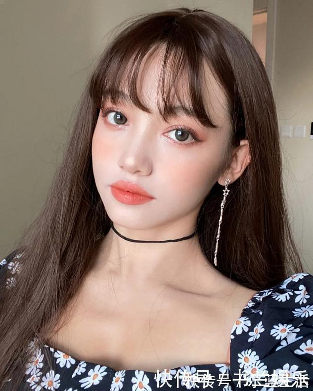 头发|整体看起来很洋气的女人,选发型都会注意这3点,一下年轻好几岁