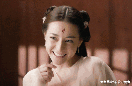 杨思琦|掉假睫毛睁不开眼、口红粘牙不敢张嘴,细数女明星妆容尴尬时刻