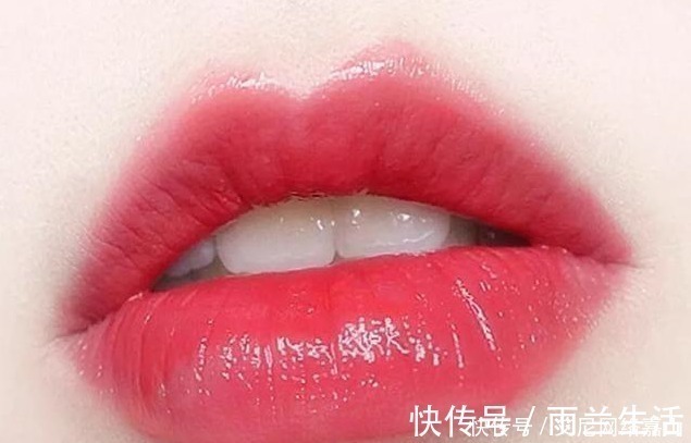 唇色 涂口红的小技巧:注重打底很重要,勾勒唇形能让嘴巴更饱满!