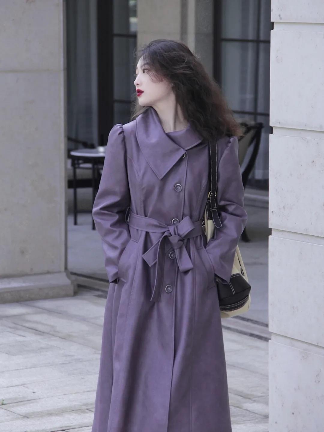 高跟鞋 秋天不一定要穿黑白灰,蓝色v领针织+半身裙,上身照样好看!