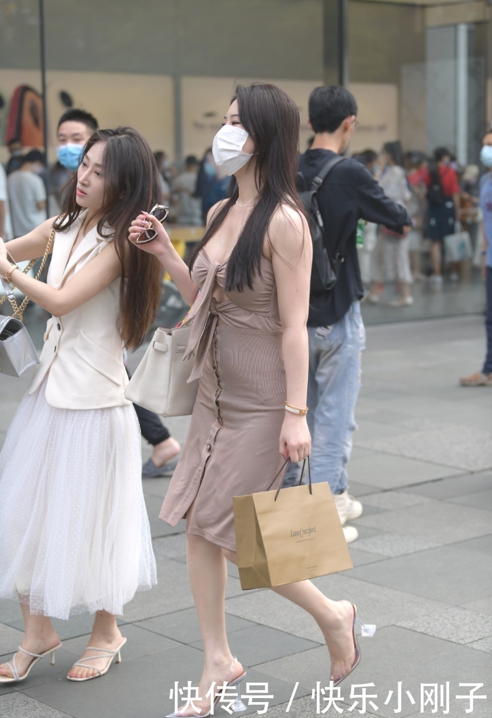 姐姐|大姐姐的别致裙装,时尚又有气质,一件解决穿搭问题!