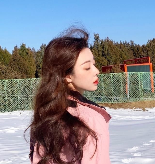 蛋卷头 谁剪谁好看的5款发型,水波纹不挑人,人鱼卷减龄又显脸小~