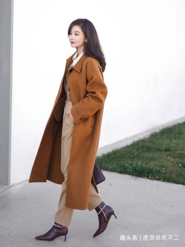 时尚博主 初冬穿大地色系才优雅,时尚博主私服穿搭示范,轻松提升品味