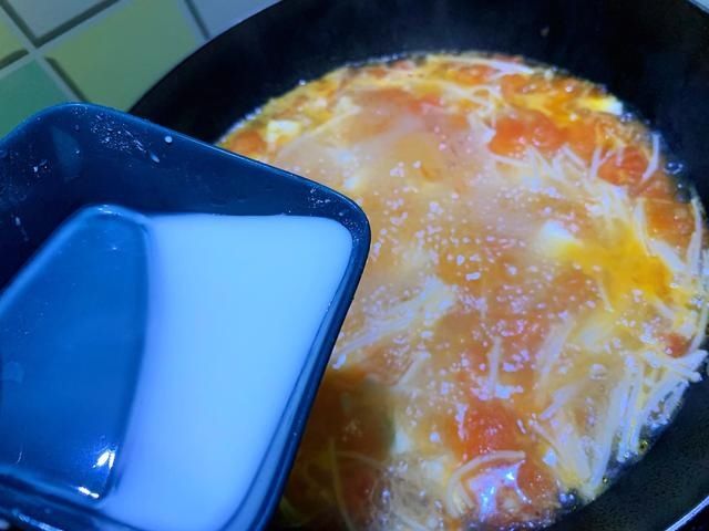 天冷多喝汤，分享一道家常番茄豆腐汤，味道鲜美，营养丰富