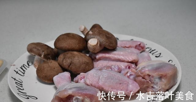 鸡翅|秋季适合这菜，4种食材炖一锅，好吃好做，一顿饭就一个菜就够了！