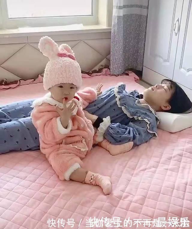 睡着|12个月大的宝宝哄312个月大的妈妈睡觉，哄睡动作熟练的让人心疼