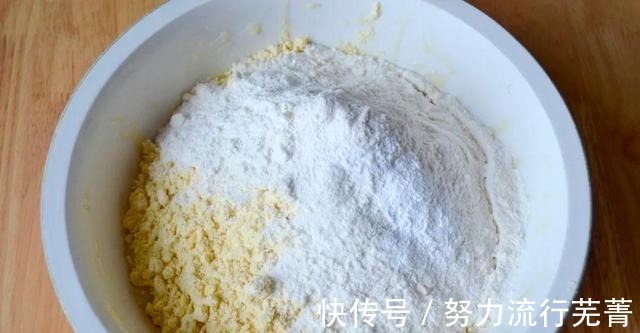 早餐|吃了半辈子面食,第一次见这个做法,不用一滴水,早餐不吃包子了!