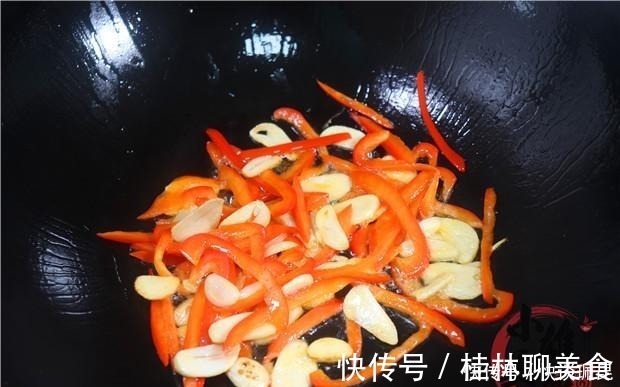 白醋|今天才知道，炒丝瓜不可先放油，教你一招，丝瓜翠绿不出水不发黑