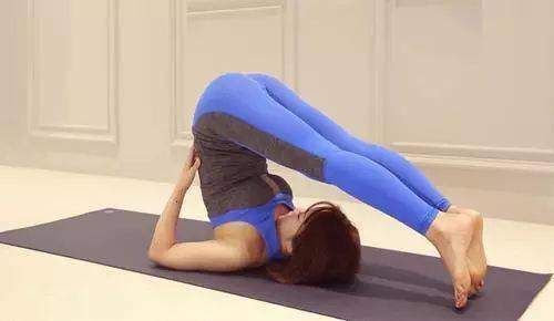 双手|圆肩驼背太毁气质,3秒开肩削背,露出性感美人肩!