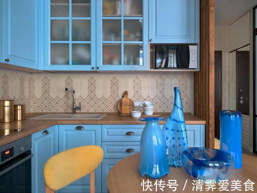 卧室内|女孩买35㎡一室,玻璃隔断卧室挤出衣帽间,用心打扮生活同样精彩