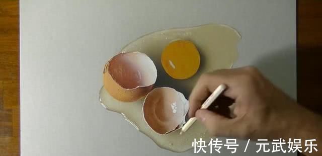 煎蛋!大叔用彩铅画煎蛋,太逼真被质疑造假,晒出视频后,专家安静了