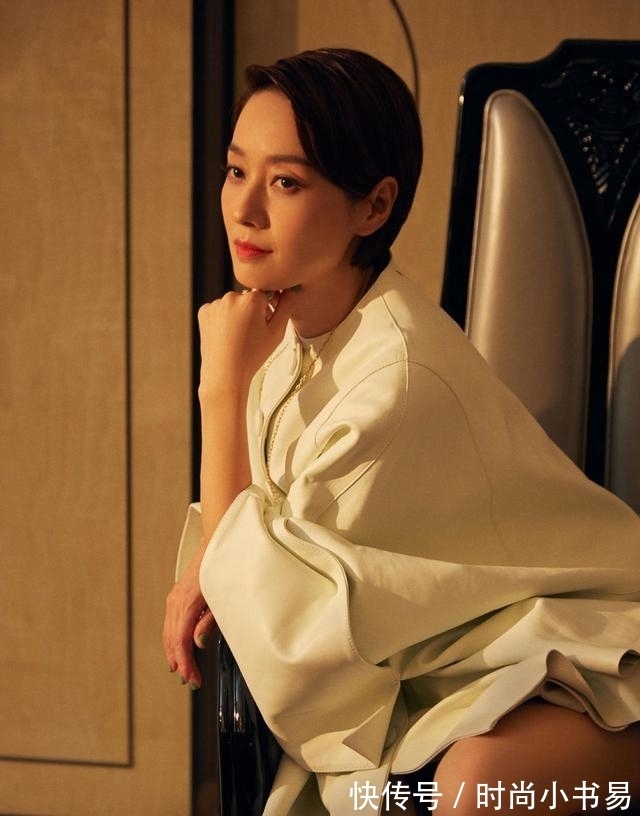 袖子|马伊琍的高级感真盖不住,简单穿斗篷式连衣裙配短发,就气质惊艳
