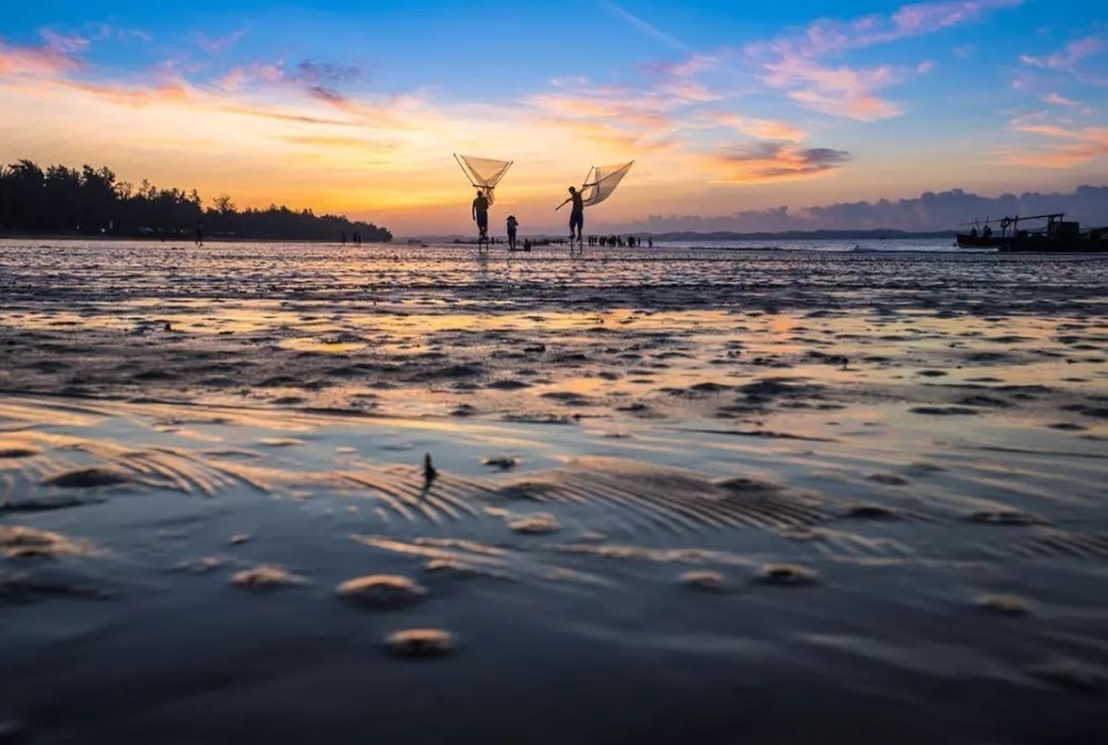 少数民族@此地本是中国土地,却被一国拖着不还,回归后当地人民成特殊民族