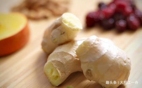 表面|买生姜,并不是越光滑的越好,学会这几点,挑选的生姜新鲜又耐放