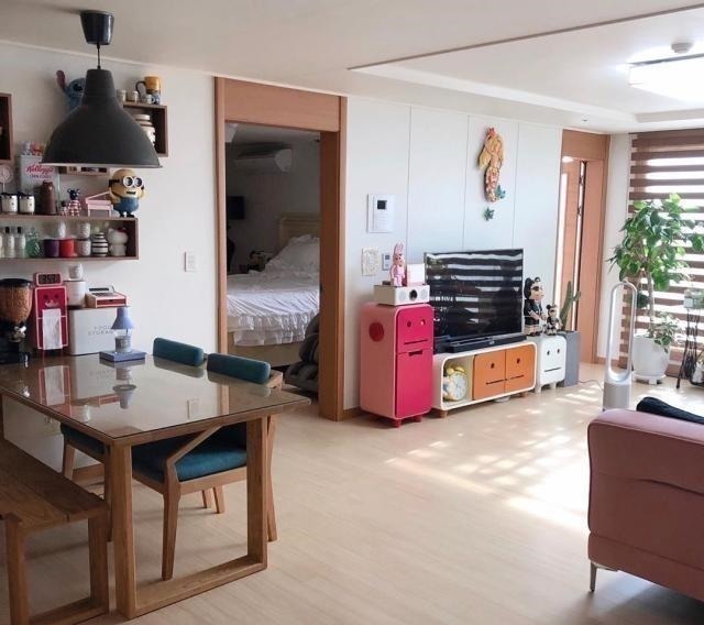 物品|韩国夫妻的家,简单精致,奉行极简主义的她,把家收拾得一尘不染!