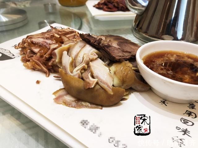 孩子3周岁宴席,880元标准上了27道菜,客人吃完竟说贵了