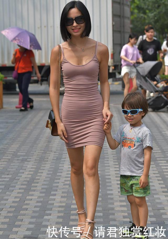 淑女风 设计感十足的连衣裙,淑女风中又增添几分小性感,是心动的感觉