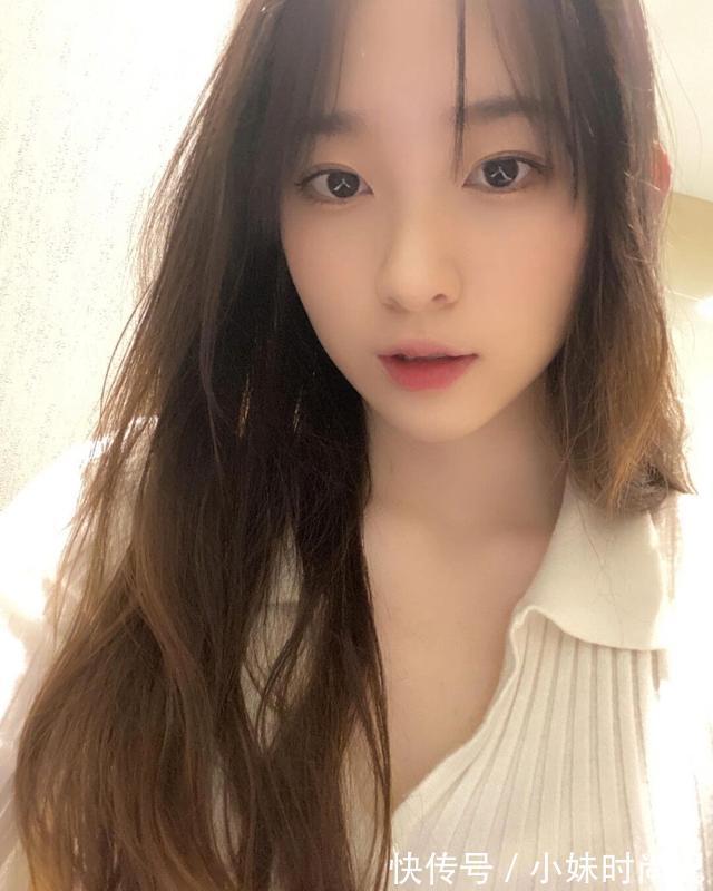 毛衣 白色毛衣带来的温柔感,让美女更加漂亮,温婉可人