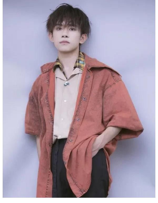 节目组|吃瓜丨周也赖冠霖约会？易烊千玺得罪芒果？