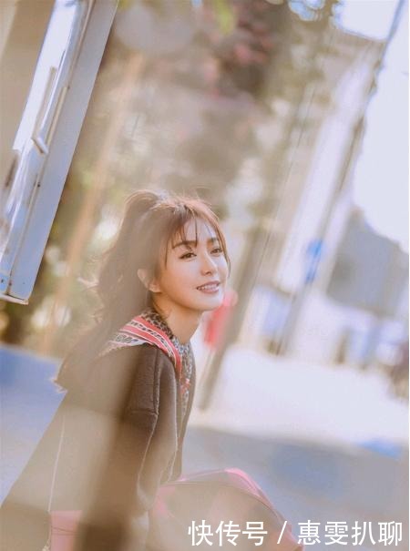 马尾|别总扎低马尾了，试试今年最火的5款懒人半扎发，女明星们都在扎