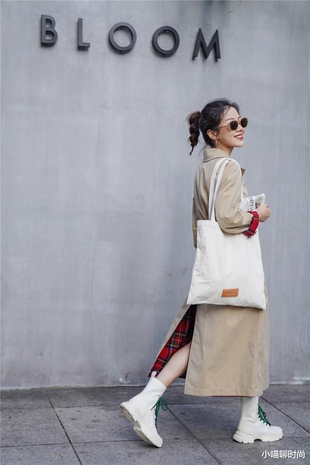 女人40岁之后,穿大衣少配平底鞋,今年流行这5双,舒适又保暖