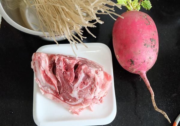 粉条|天越冷越想吃此菜，炖一锅全家都爱吃，太下饭了