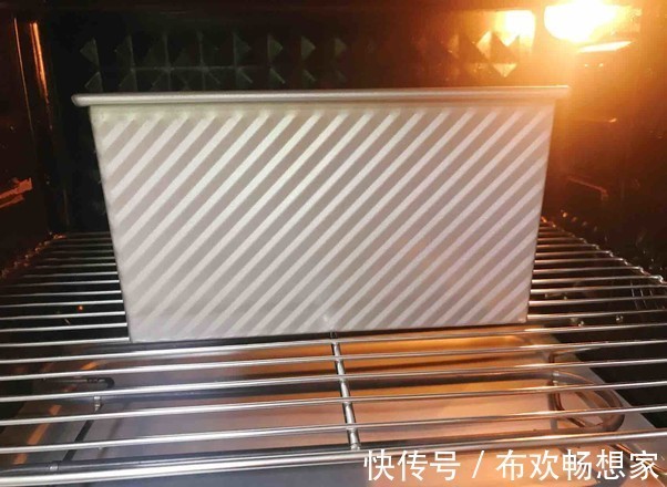 自己做的手撕椰蓉吐司,吃一年都不腻,学会后再也不用跑面包店了