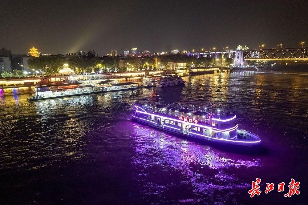 美食|乘轮渡、品美食，江城越夜越精彩