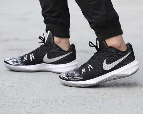 400块钱左右NIKE实战篮球鞋推荐，学生党非常值得购买。