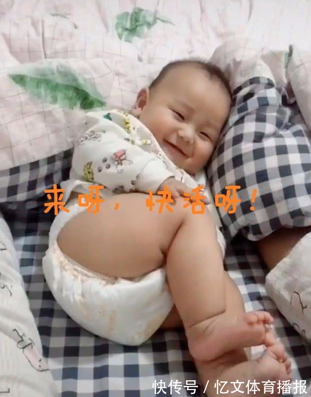 大白腿|萌娃躺床上用“大白腿”撩姐姐火了,网友:未来丈母娘来看你啦