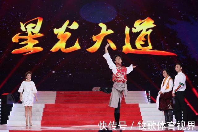 星光大道的冠军，曾登央视春晚，1年后却沦为街头卖唱