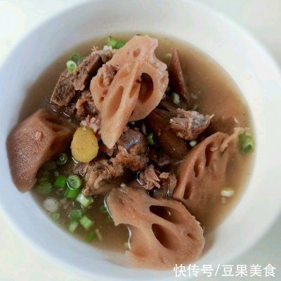贫血排骨|家常美味莲藕排骨汤，锁住家人的胃