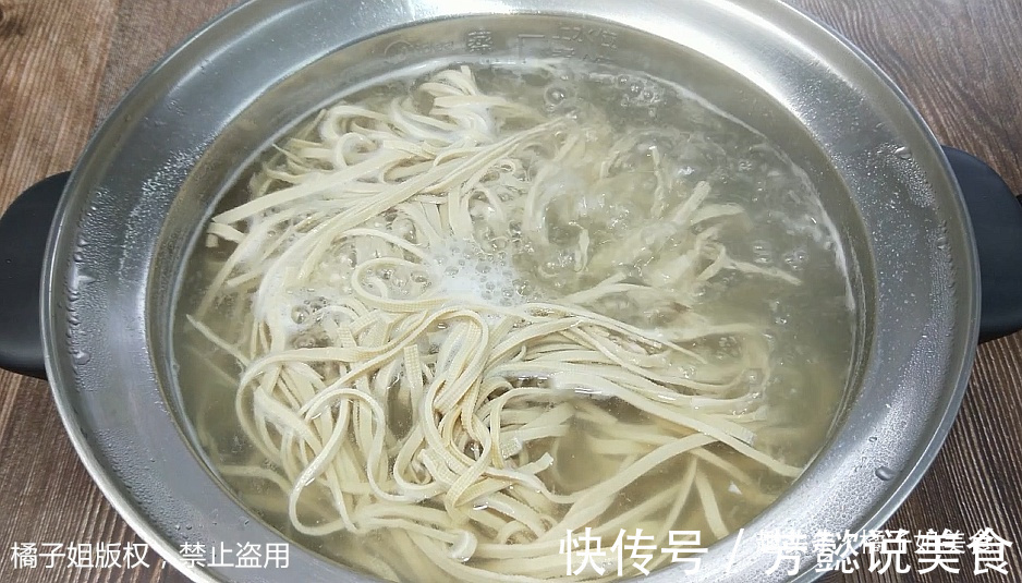 豆腐皮想要好吃有秘诀,用这个方法一做,好吃解腻,真的美味极了