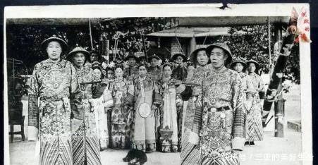 最尴尬|慈禧尴尬的时刻，上厕所忘记带纸！宫女无奈做出这个举动！